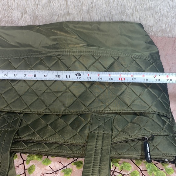 Steve Madden Gym -traveling bag - Picture 3 of 8